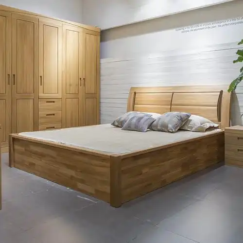 整体设计以简约格调为主,床头为天然实木精心打造而成的凹条设计,打破