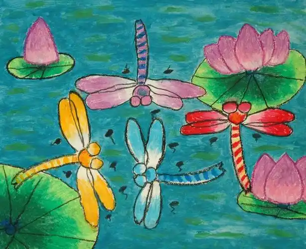 小蜻蜓河上飞四年级夏天的画作品赏析_夏天儿童画__小马感悟网,长春