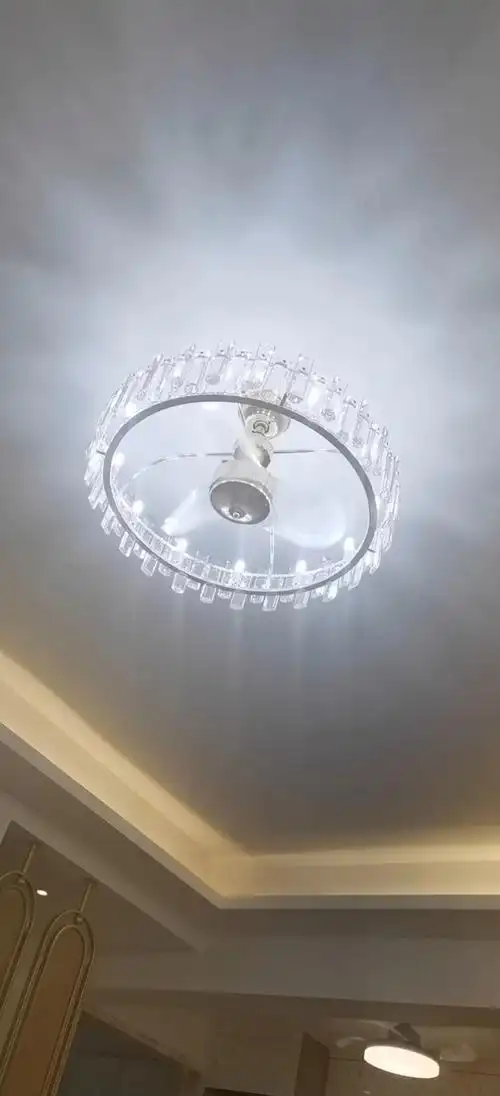 厅和餐厅,真的装风扇灯很舒服,躺在沙发上,都不想