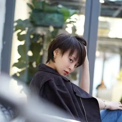 陈垚(陈佩珊),中国内地女演员,毕业于北京电影学院表演系.