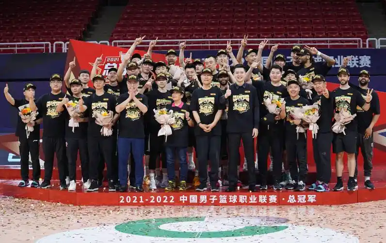 摄当日,在江西南昌举行的2021-2022赛季中国男子篮球职业联赛(cba)