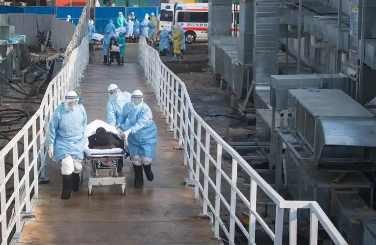 武汉火神山医院开始收治新型冠状病毒感染的肺炎确诊患者