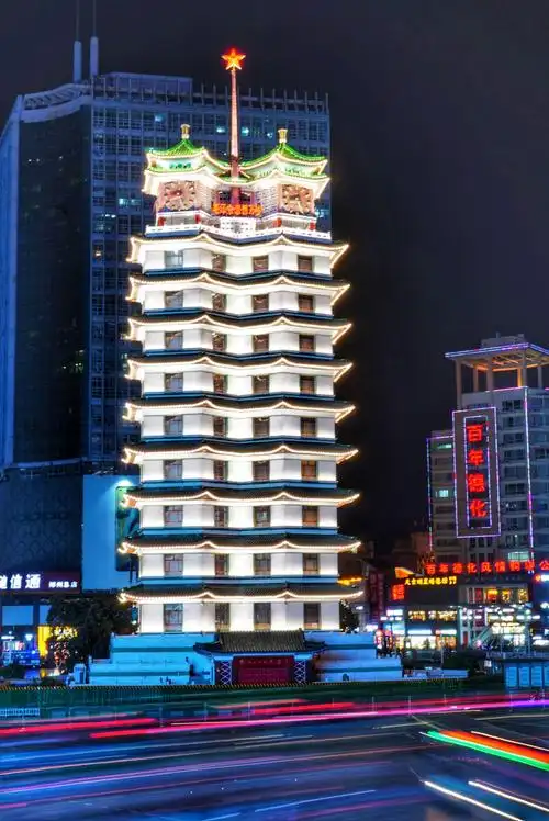 二七纪念塔——二七区的金博大,丹尼斯,光彩都在这