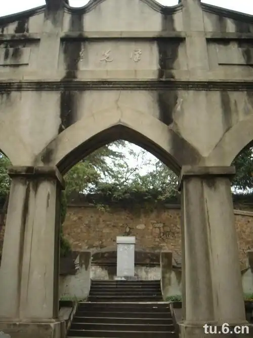 p>陈友谅墓是 a target="_blank" href="/item/元末农民起义/472468"