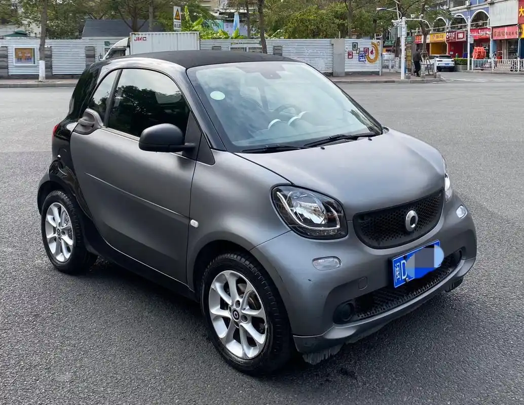 奔驰斯玛特 新到17年7月上牌smart 自动1.0l 美女一手 3.