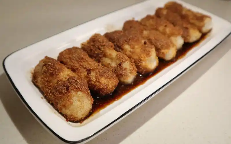 红糖糍粑家常做法,做法简单,酥脆软糯又香甜,大人孩子都喜欢