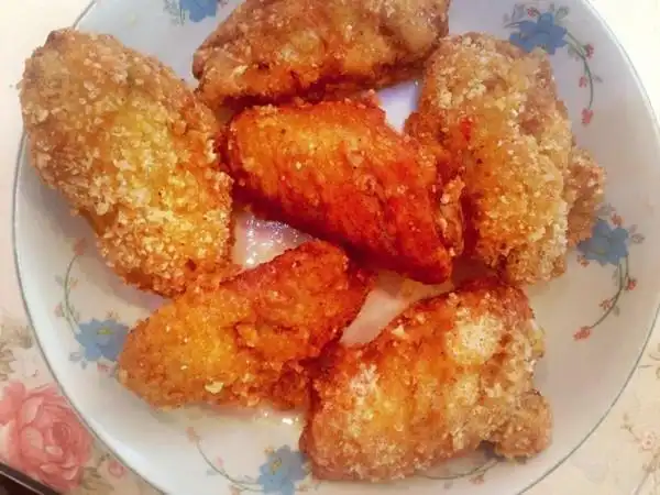 蒋小懒懒懒做的香脆辣味炸鸡翅