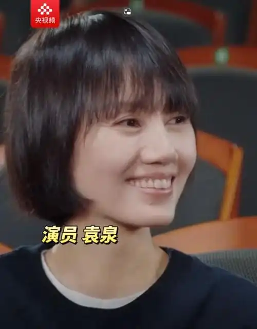 46岁袁泉素颜出镜接受央视采访,网友:听袁泉一席话,少吵十年架