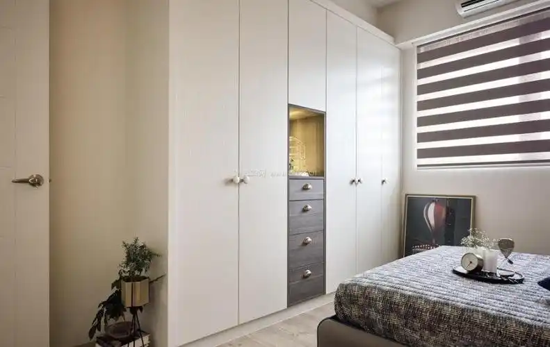 2022简约家装卧室壁柜设计图赏析_装信通网效果图