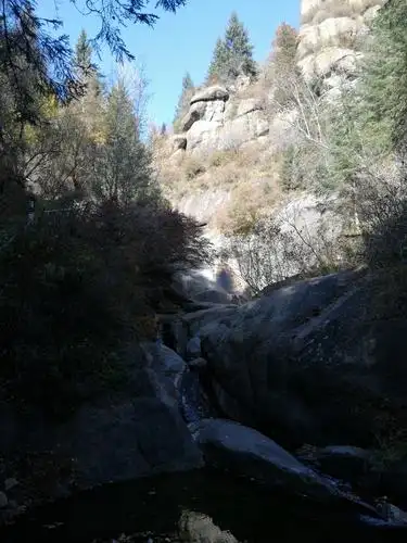 游览芦芽山情人谷,万年冰洞,悬空村.