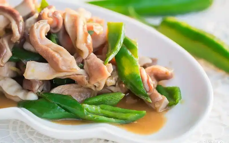 青椒炒猪肚一道不错的下酒菜值得一学