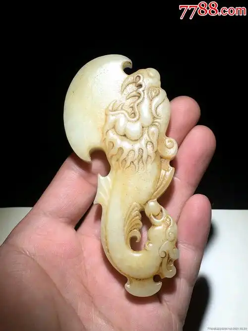 和田玉龙头凤尾斧挂件,不议价