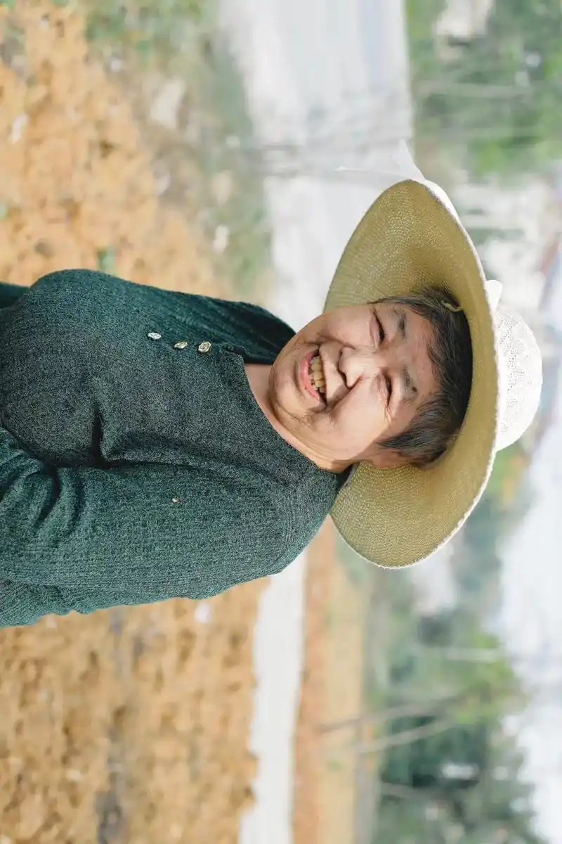 回村了免费给村里60岁以上老人拍生活照