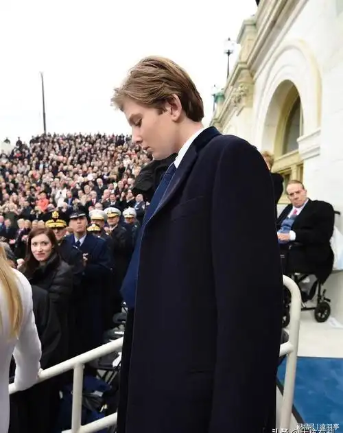 特朗普的"老来子",15岁身高2米,现实中的顶级高富帅|巴伦|拜登|亨特