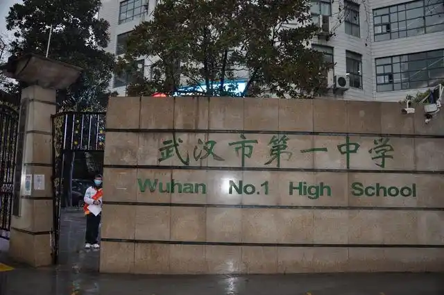 你早,新学期!武汉一中校园响起朗朗读书声|图集