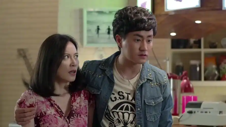 大丈夫儿子抱女友回家老妈一看不敢相信