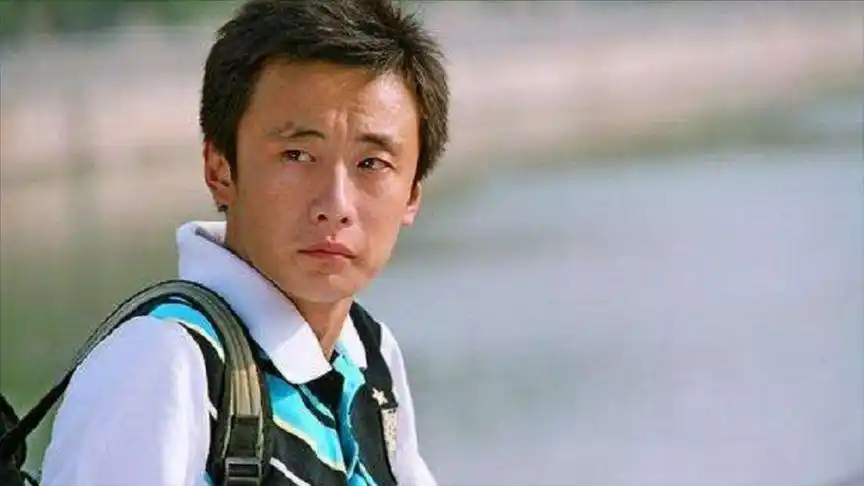 《魔幻手机》陆小千帅气依旧,演戏成副业,与戚薇齐穿"情侣装"