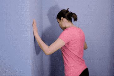 靠一面墙就能开肩,一周后体态变美惊艳所有人