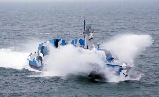 军媒再次发布022型导弹艇演习画面!