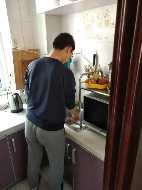 写美篇再来看看利用周末孩子们的实践篇――利用休息时间帮妈妈做家务