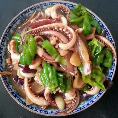 宁(田妈妈)做的青椒炒鲜鱿