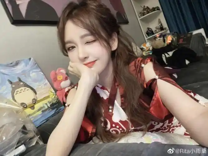 解说rita晒照:咕噜咕噜 饿了-直播吧