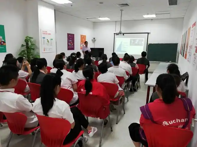 新录用员工培训正在进行中