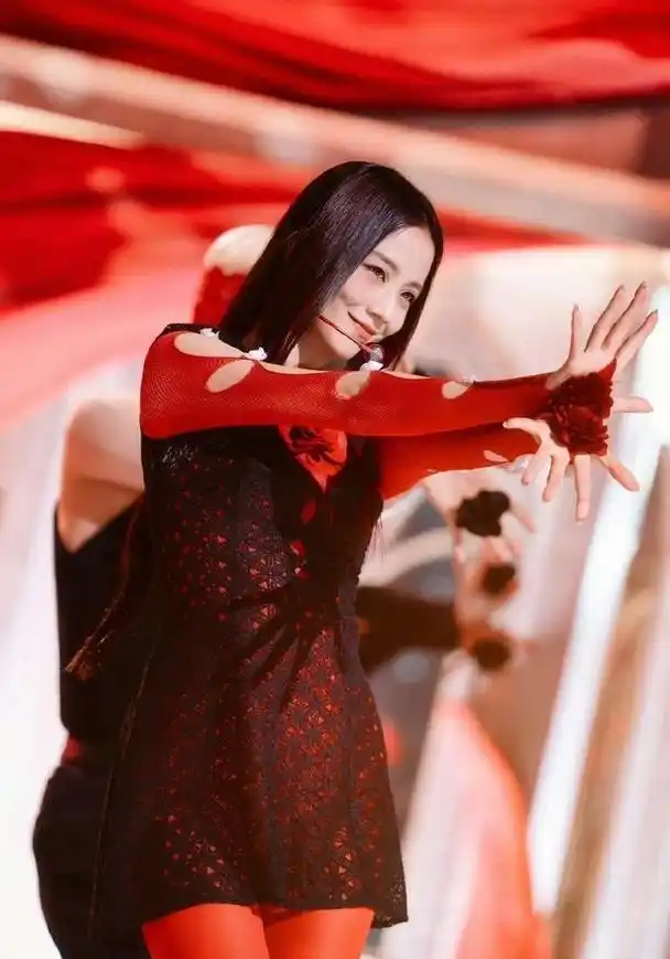 红极一时的"人间富贵花"——jisoo金智秀