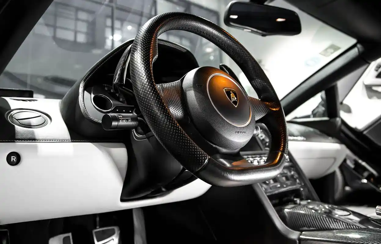 改个车:兰博基尼盖拉多私人定制内饰,有钱人真会玩!