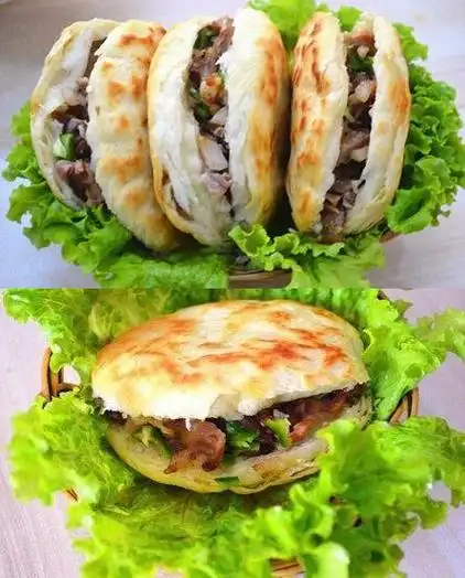 data-lemmaid="3747501">灵宝 /a>烧饼夹肉是河南省西部金城灵宝的