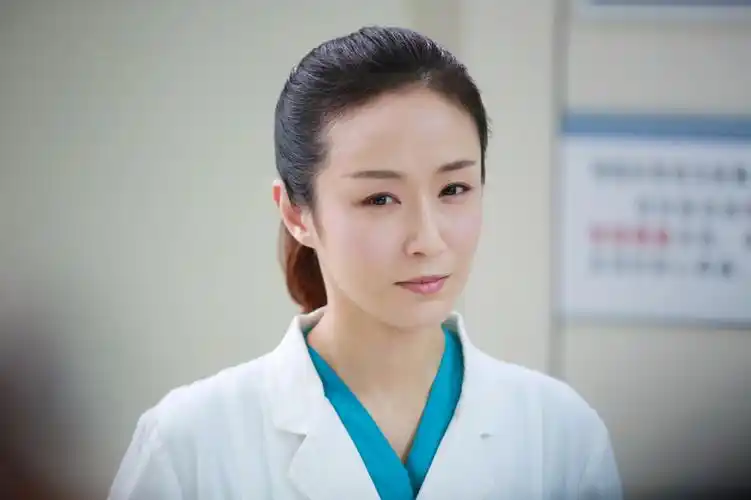 丁洋《急诊科医生》剧照丁洋饰演殷翔早前丁洋就一直流露出对《急诊科