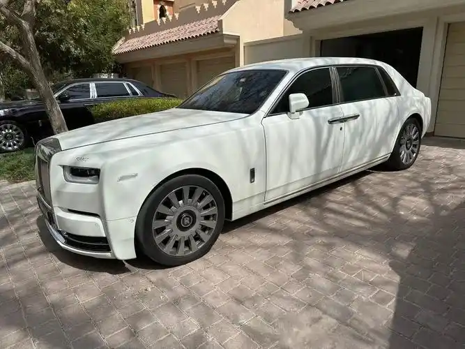 迪拜现车:2019年劳斯莱斯加长幻影.