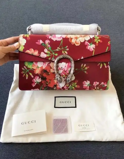 gucci红色全皮天竺葵酒神包 很美的颜色 刘雯同款 每一只花色都不相同