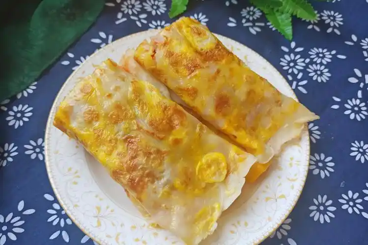 早餐鸡蛋饼的做法,色泽金黄,香味浓郁,5分钟出锅,孩子最爱吃