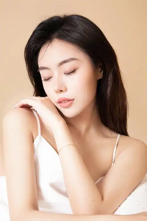 363831精粹水 773435蓝面霜感觉不需要多介绍的一瓶水