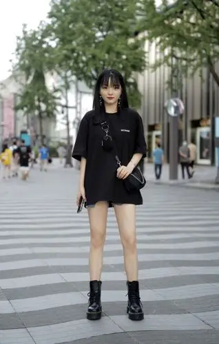 夏天穿马丁靴该怎么搭推荐这5组搭配方案舒适新潮不撞衫