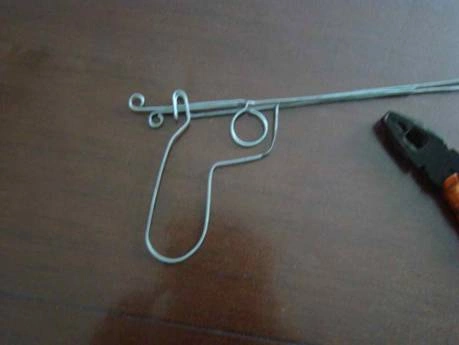 六一节做个铁丝皮筋枪