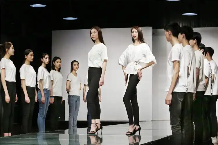 模特学校|职业模特的台步基本训练