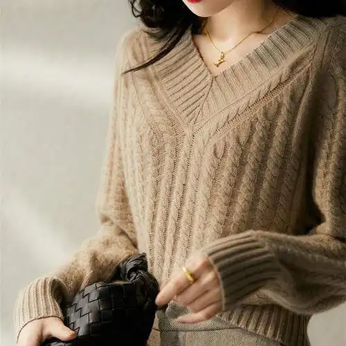 2021秋冬新款羊绒衫女v领麻花套头毛衣宽松针织打底衫-阿里巴巴