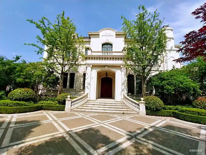 绿城玫瑰园6室3厅6卫1637.89㎡南北14900万