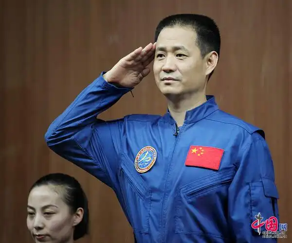 聂海胜,1964年9月出生,湖北省襄阳市人,硕士学位,少将军衔,副军职航天