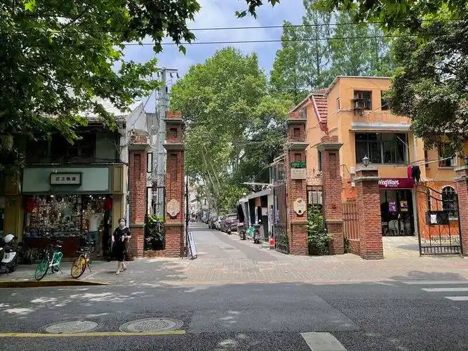 上海百年愚园路接连"破圈",背后这支队伍获国务院表彰_江苏路街道