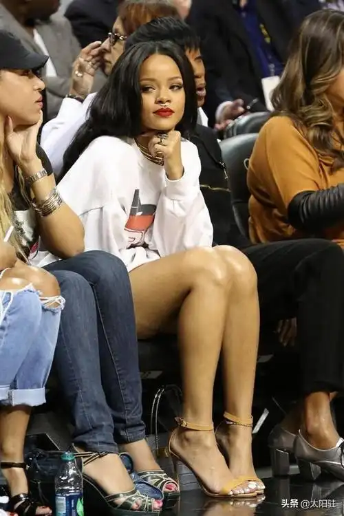 90后美女嫩模引凯文·杜兰特狂赞,网友:男人都是下半身动物