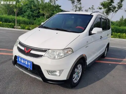 14年五菱宏光s,手动1.5首付3000开走精品车况