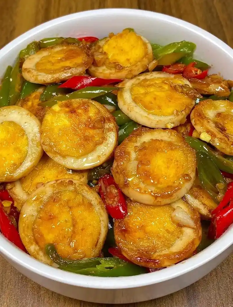 香辣金钱蛋.配上辣椒,又香又辣巨下饭!!一盘都不够吃呀 食 - 抖音