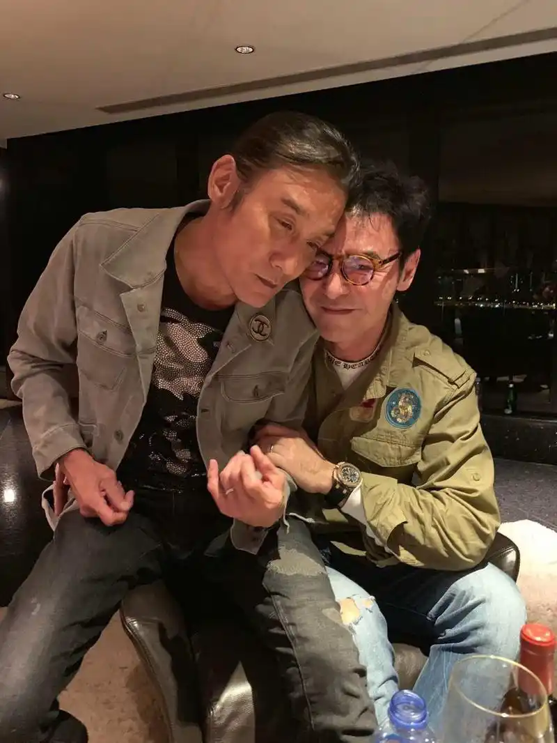 梁家辉61岁生日张学友刘嘉玲众大咖贺寿太太陪切蛋糕