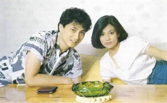 翁美玲旧事为辟谣与男友同居的传言曾逼汤镇业搬走以图清静