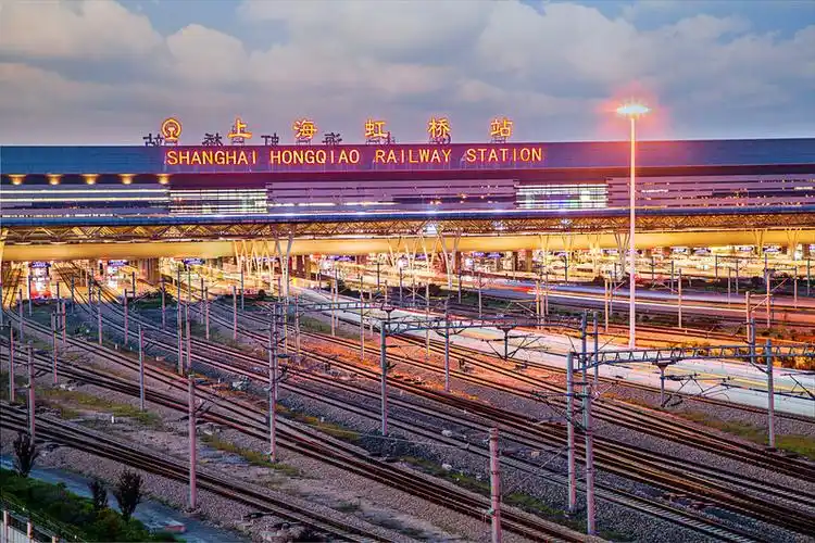 上海火车站群览四通八达的铁路交通