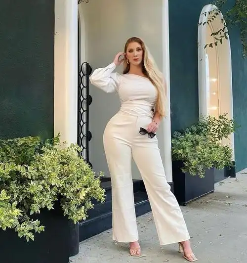 150斤大码模特,微胖身材,曲线好看,学会4个塑形动作,塑造同款