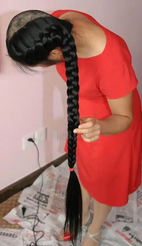 15米长发剃光过程照片10